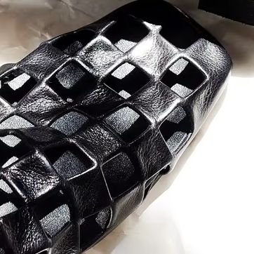Loafer Slip On Men - صندل نسائي أسود مسطح بتصميم شبكي