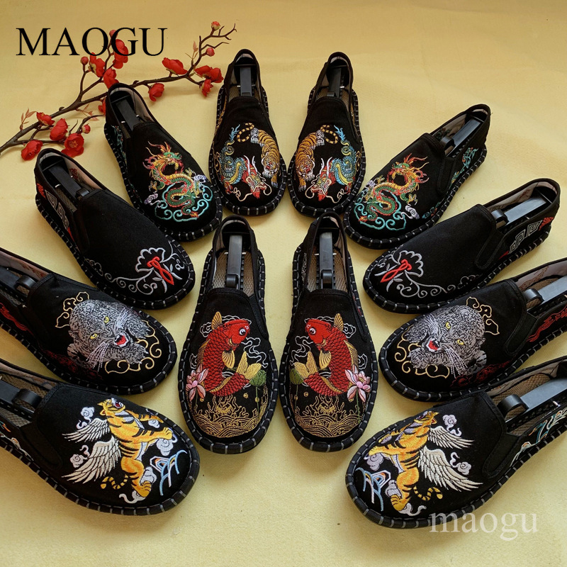 Loafer Slip On Men - أحذية سهلة الارتداء بتطريز على الطراز