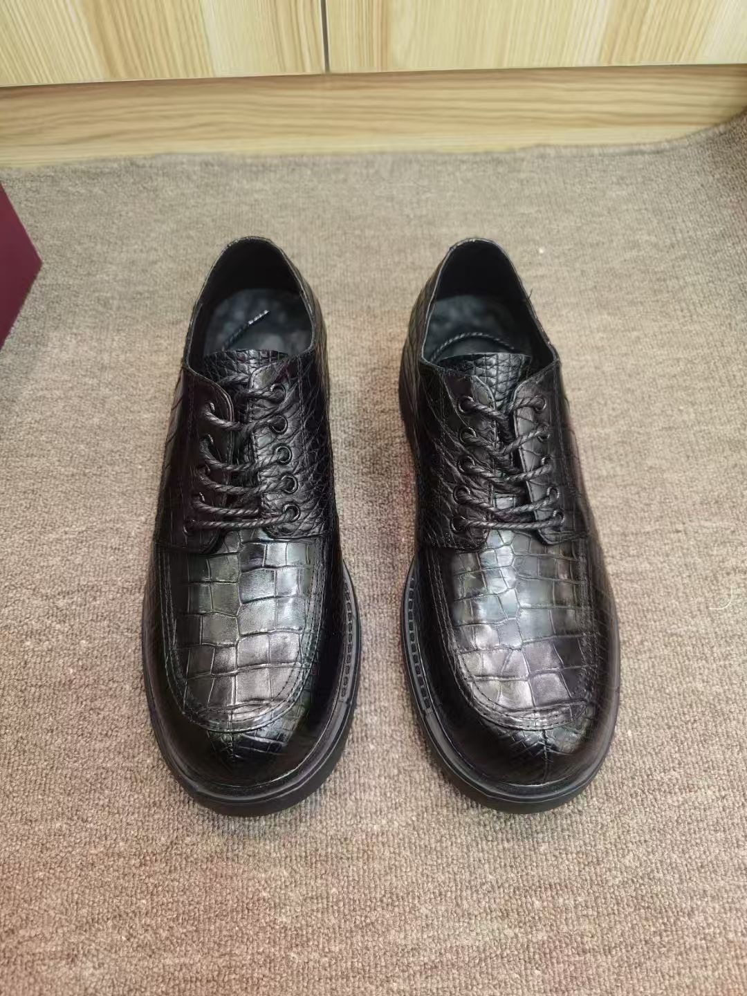 أحذية رياضية رجالية فاخرة من ج - مراجعة Men Shoes Official وسعره