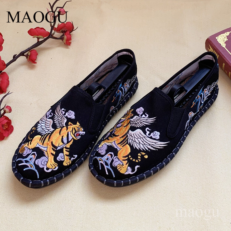 أحذية سهلة الارتداء بتطريز على - مراجعة Loafer Slip On Men وسعره